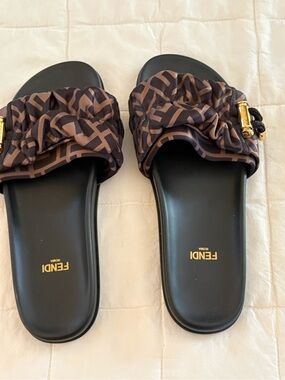 Fendi Black Footbed Brown Logo-Print Ruffled Slide Sandals